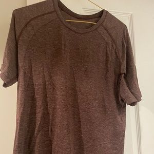 Men's Lululemon Metal Vent Tech Shirt. Size M. Maroon